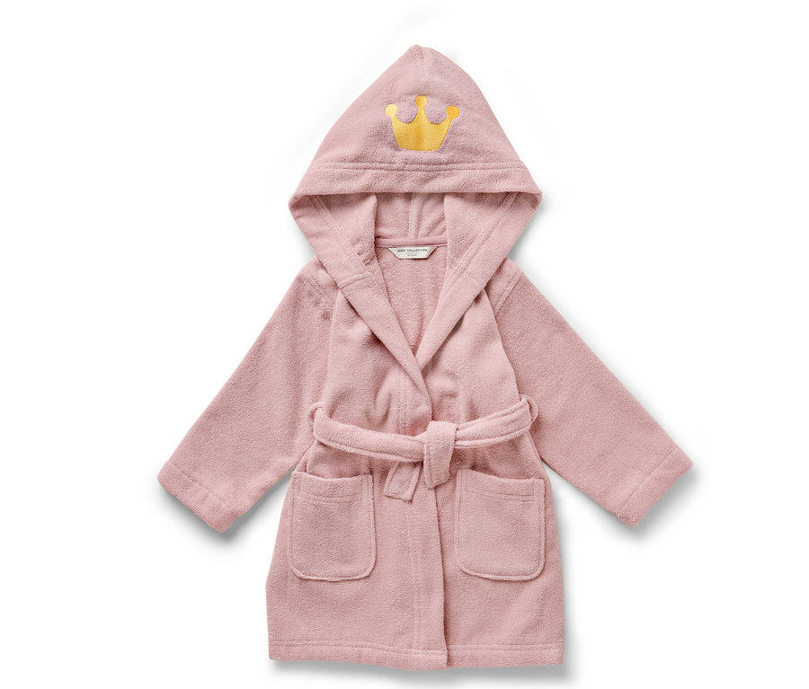 Růžový dětský župan s kapucí a zlatou korunou.