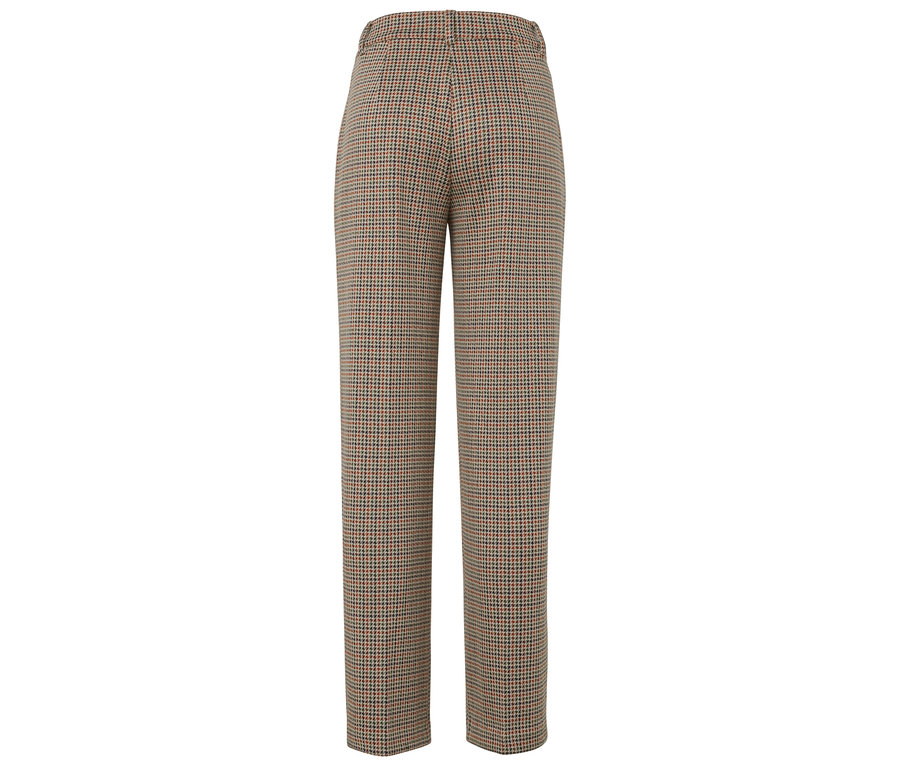 Detail zadní strany hnědých kostkovaných kalhot.