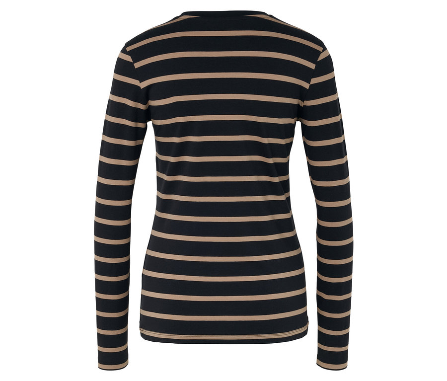 Pohled zezadu na dámské tričko s dlouhým rukávem s hnědými vodorovnými pruhy na černém pozadí.