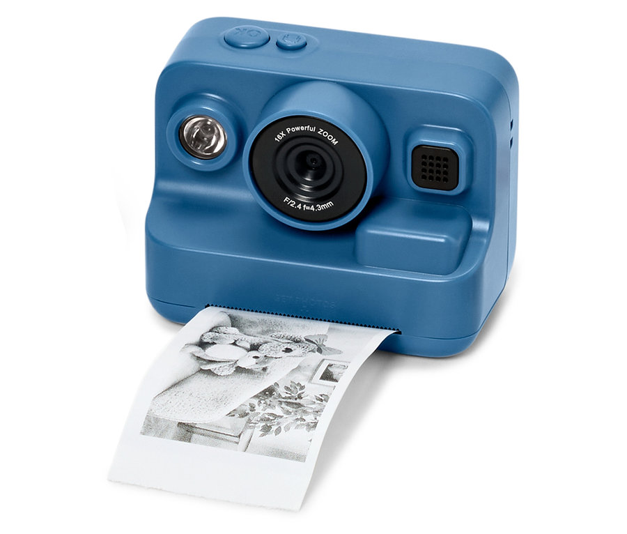 Modrý fotoaparát s tiskárnou tisknoucí fotografii.