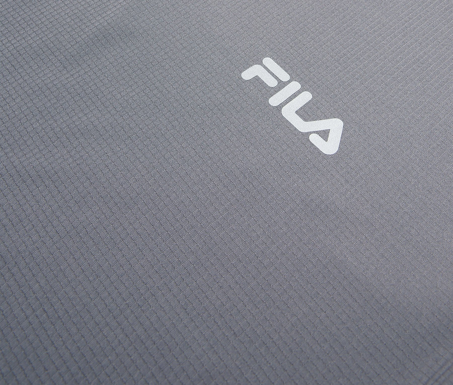Šedé tričko Fila s bílým logem.