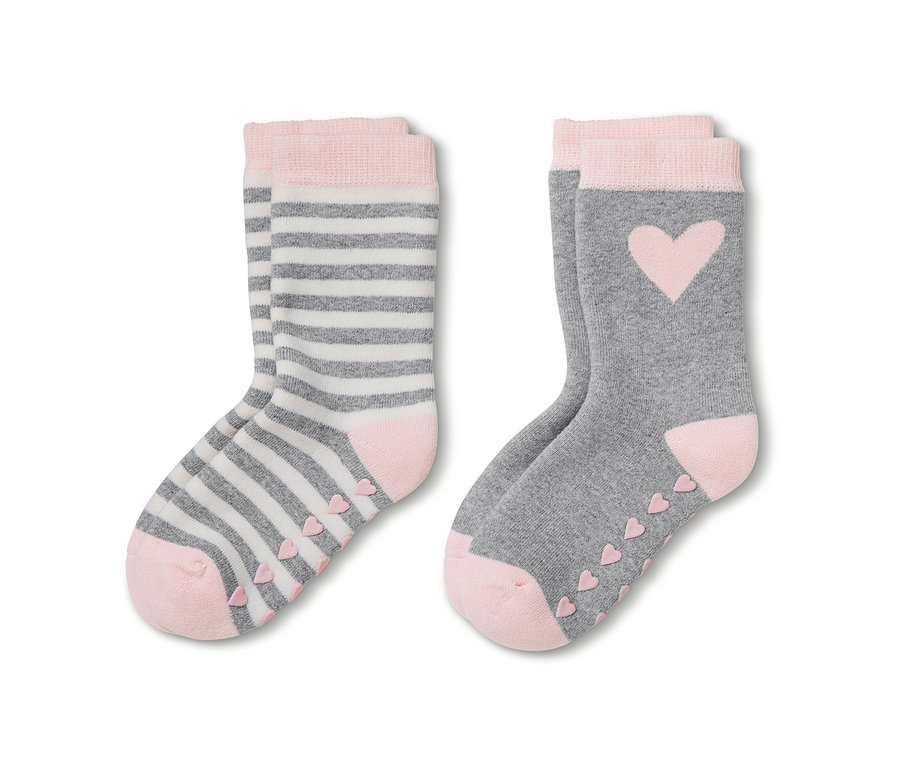 Dva páry termo ponožek: jedny šedé s bílými proužky, druhé šedé se srdíčkem.