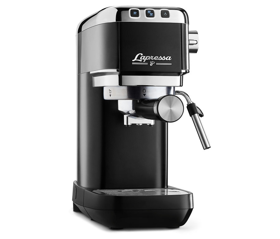Černý kávovar na espresso.