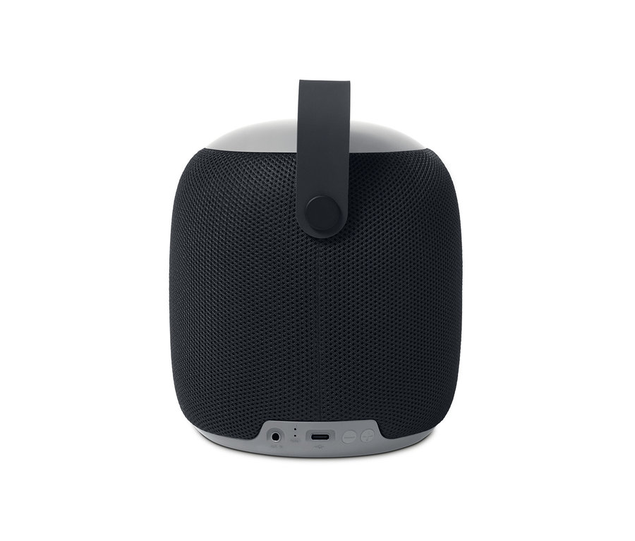 Černý střední Bluetooth® reproduktor Fabric na bílém pozadí.