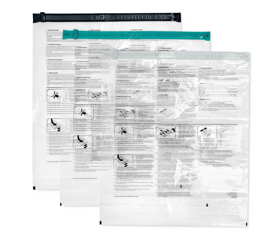 Tři vakuové cestovní pytle.