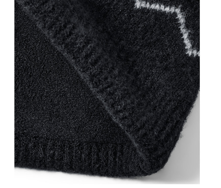 Detail pleteného kruhového šálu.