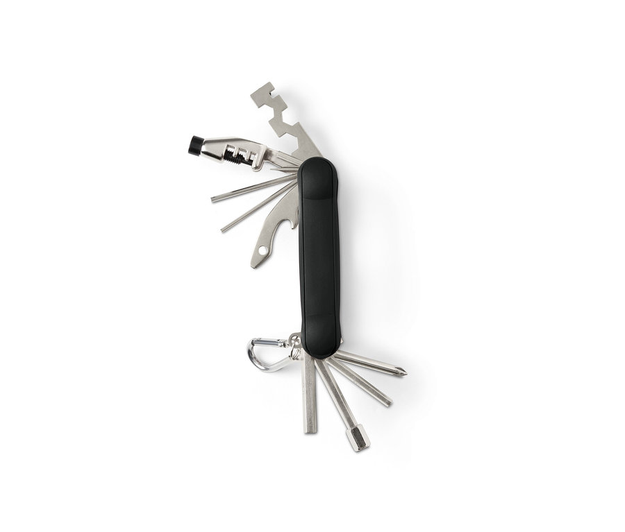Rozložené cyklistické multifunkční nářadí s černou rukojetí a stříbrnými nástroji.