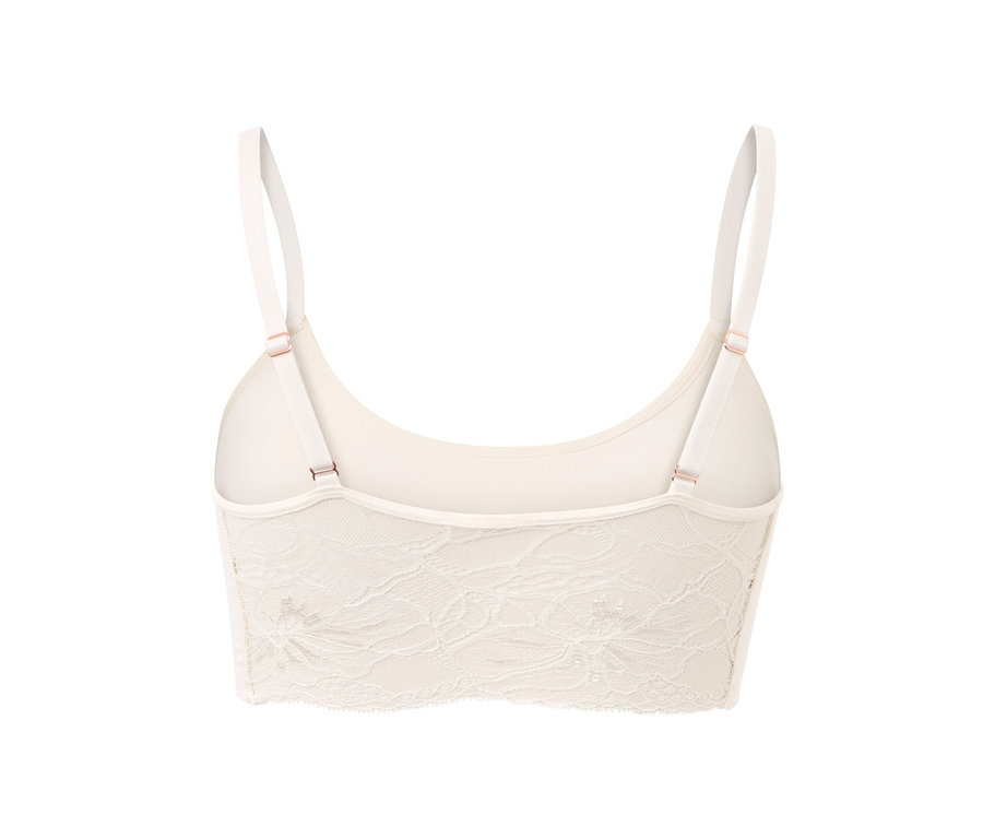 Detail krémové bezešvé podprsenky s krajkou zezadu.