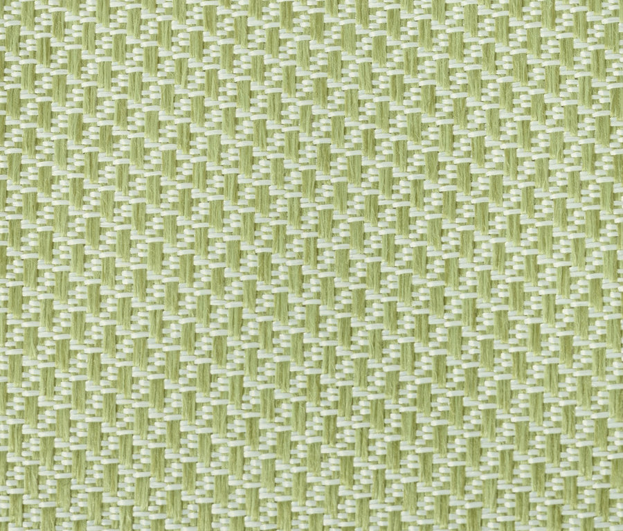 Detailní záběr na dva venkovní polštáře s texturou v zelené a bílé barvě.