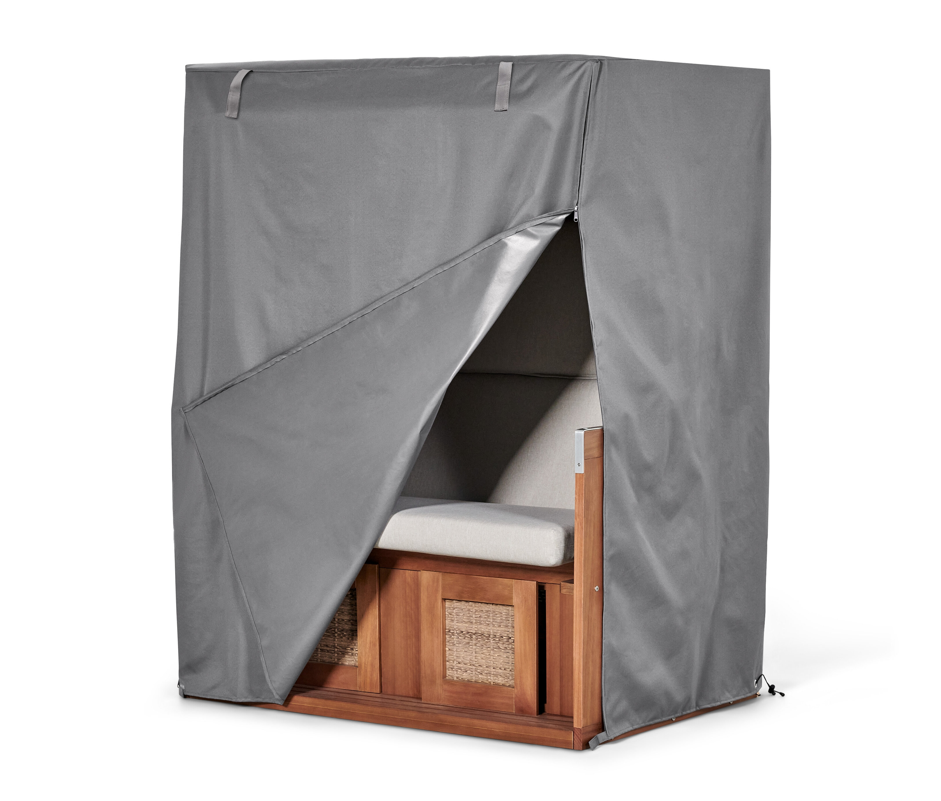 Plážový koš zakrytý šedým prémiovým obalem velikosti XXL, který je částečně otevřený.