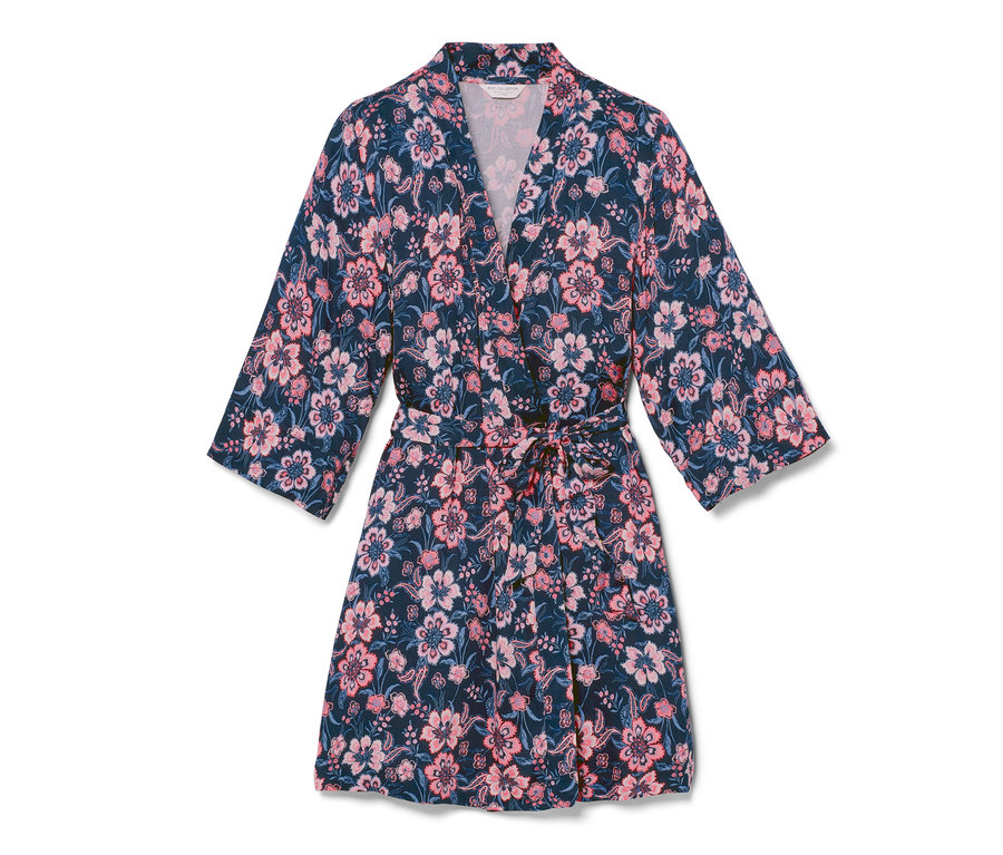 Tkaný župan s květinovým vzorem.