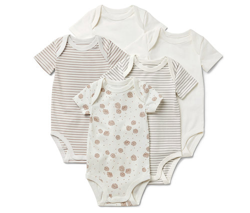 Pět dětských body s krátkým rukávem: dvě bílé, dvě s hnědými proužky a jedno s hnědým květinovým potiskem.