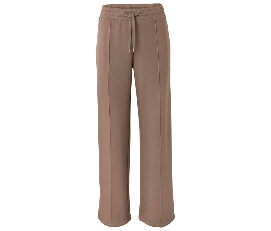 Detailní fotografie hnědošedých širokých tepláků se stahovací šňůrkou.