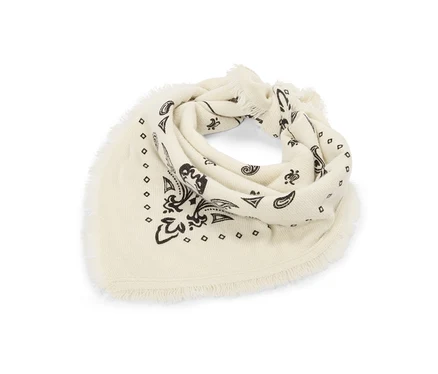 Krémový pletený šátek bandana z vlny a kašmíru s černým paisley vzorem a třásněmi.