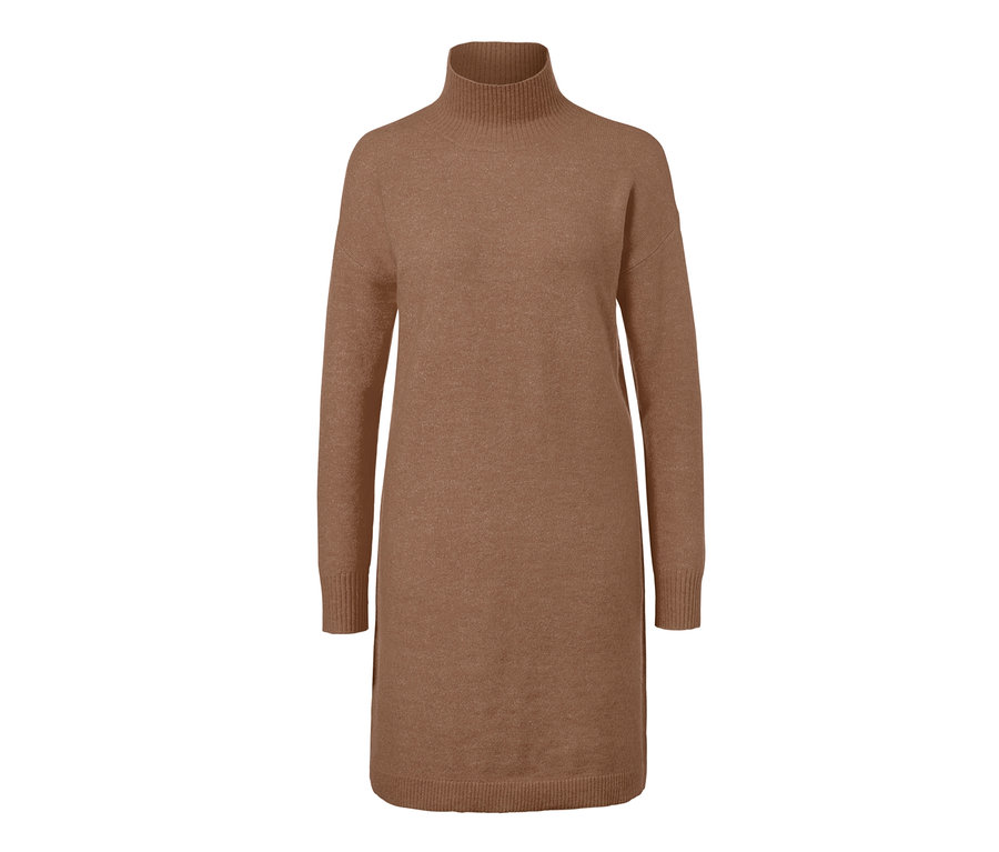 Hnědé pletené šaty s rolákem.