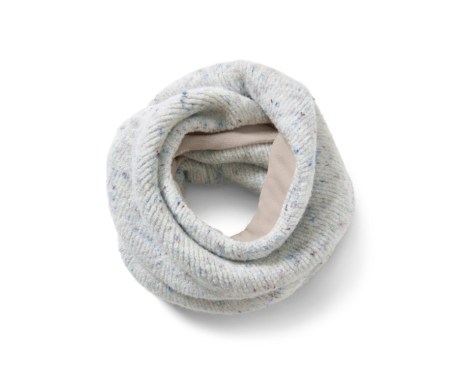 Pletený kruhový šál s fleecovou podšívkou.