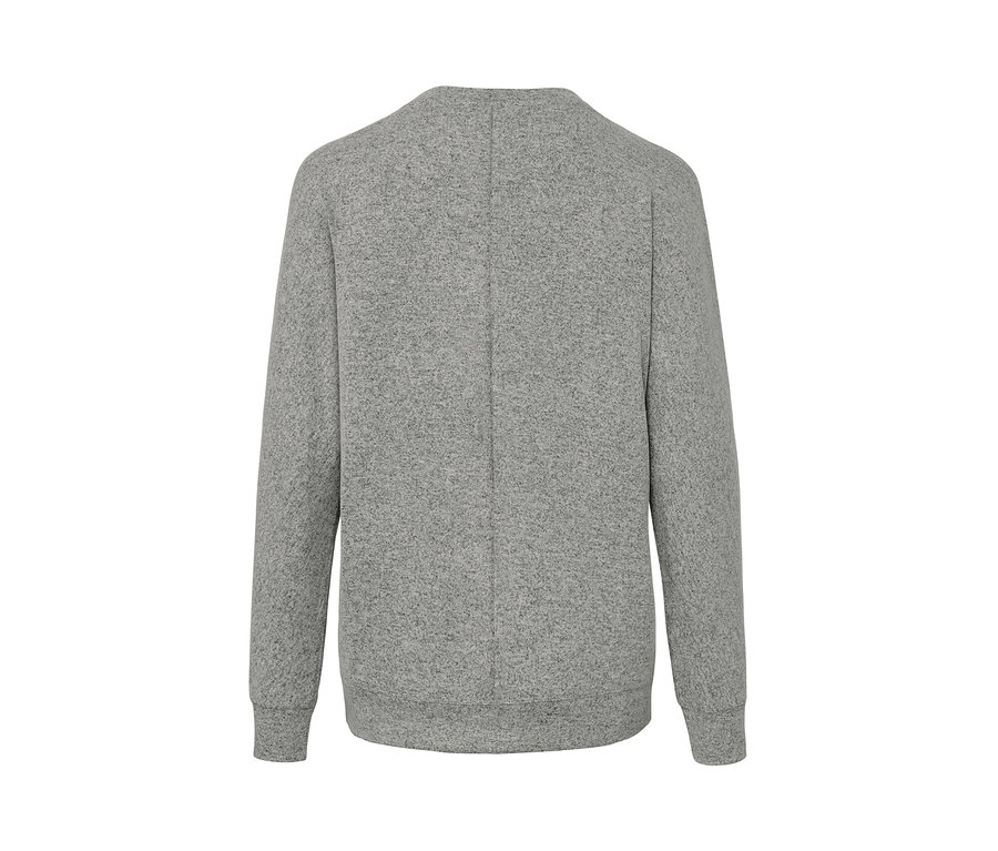 Šedé triko s netopýřími rukávy zezadu.