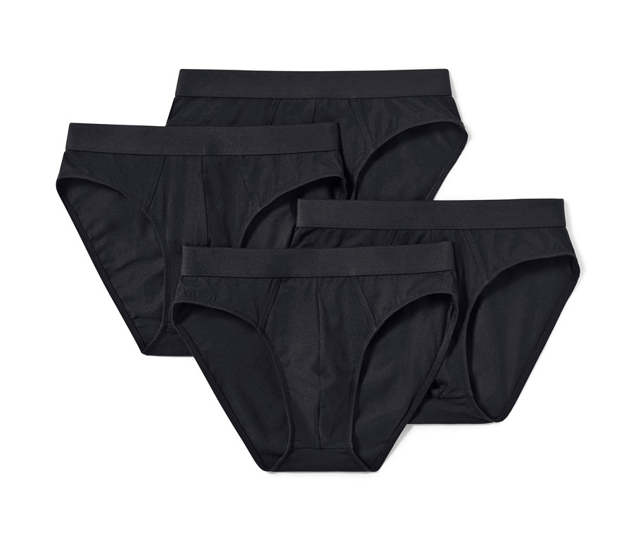 Čtyři černé pánské slipy.