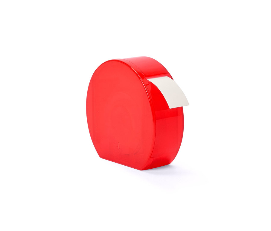 Červený zásobník na etikety s bílou etiketou.