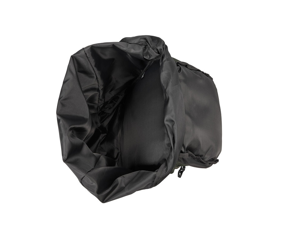 Otevřený turistický batoh o objemu 40 l v černé barvě.