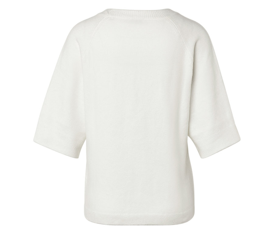 Bílý svetr s krátkými rukávy zezadu.