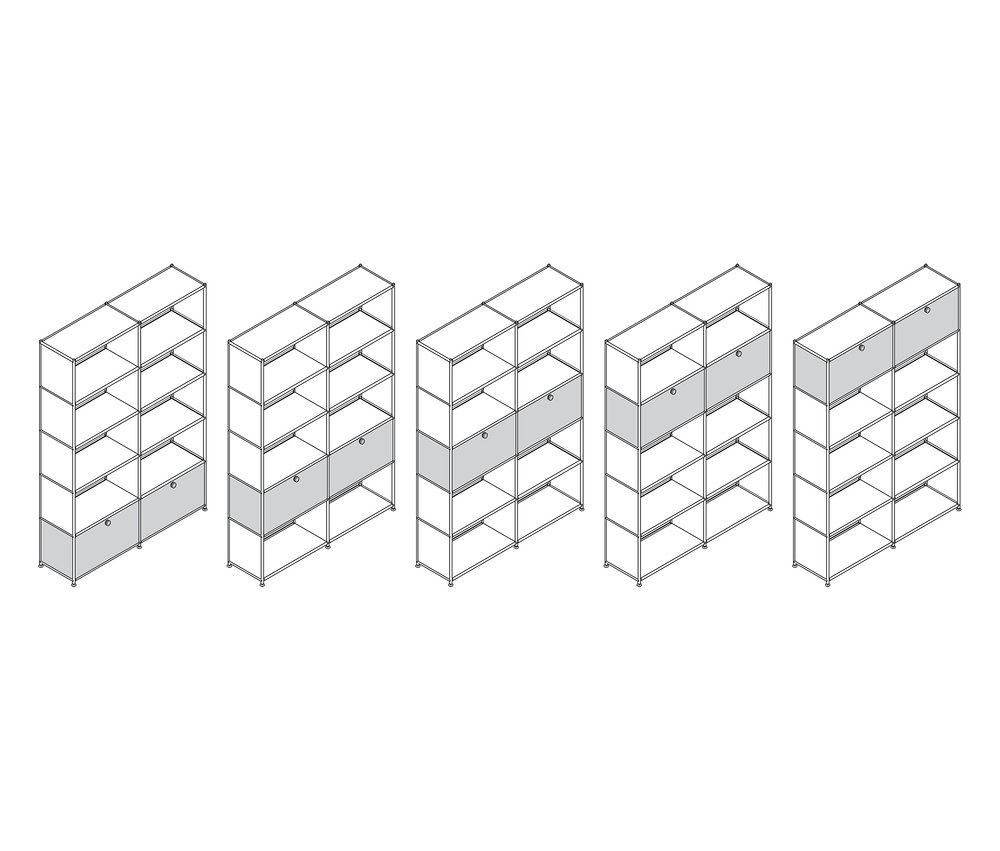Pět regálů »CN3« se 2 výklopnými dvířky, jeden černý, jeden šedý a jeden bílý, zbývající dva jsou bez dvířek.