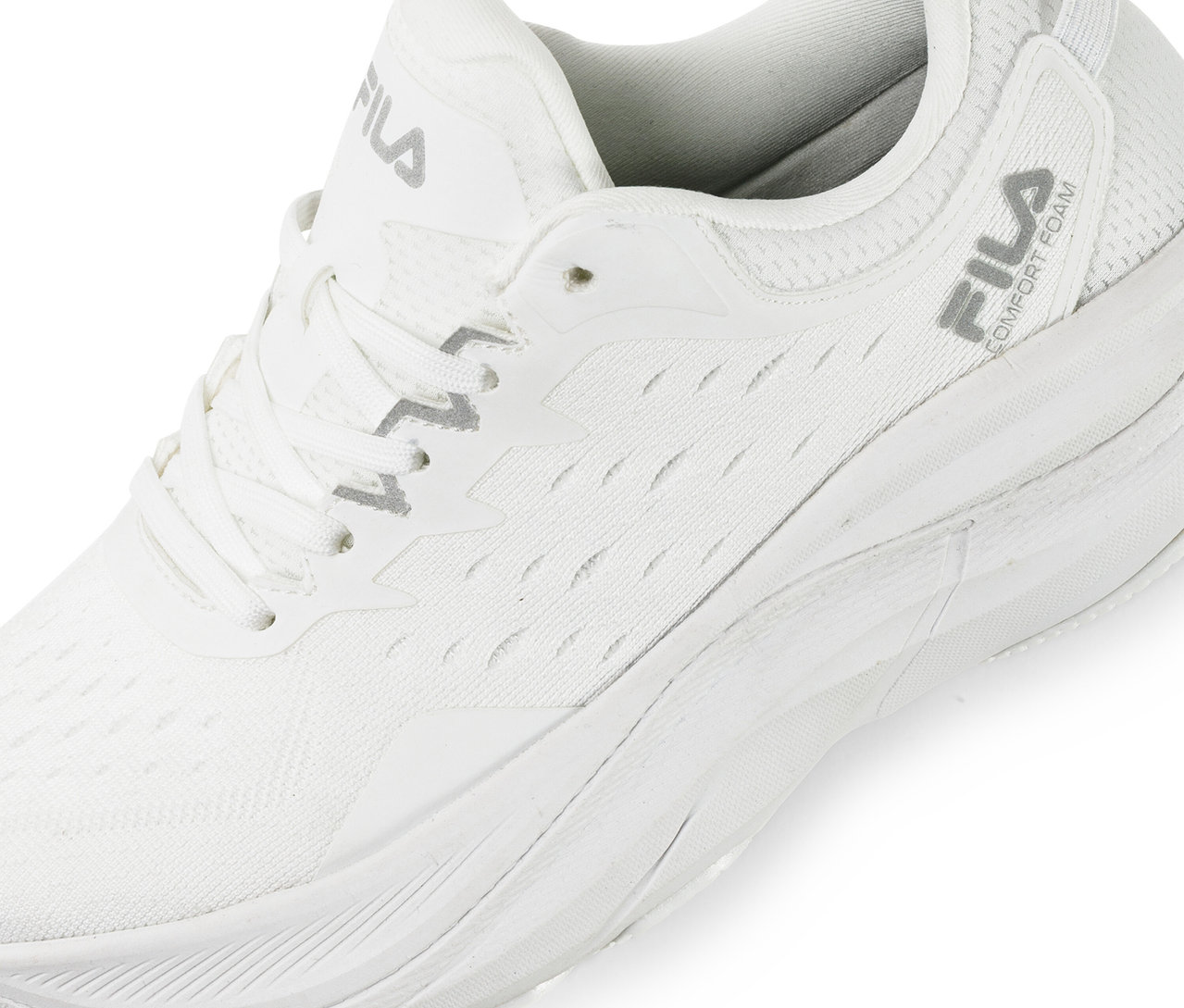 Detail bílé dámské tenisky FILA Retron.