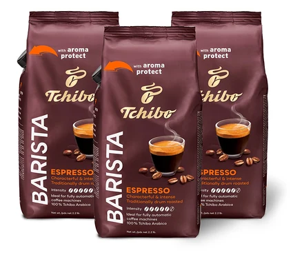 Jsou vidět tři balení zrnkové kávy BARISTA Espresso – 3x 1 kg.