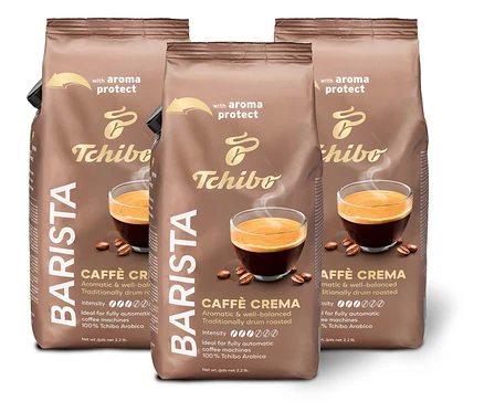 Tři balení zrnkové kávy BARISTA Caffè Crema - 3x 1 kg stojí vedle sebe.