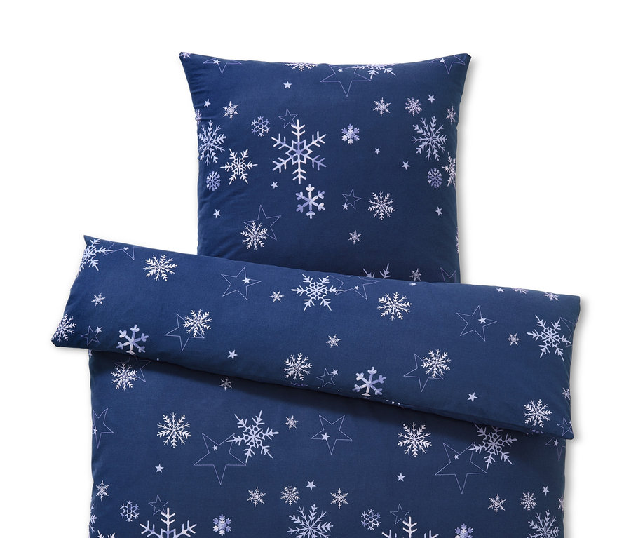 Modré flanelové povlečení s motivem vloček a hvězd.