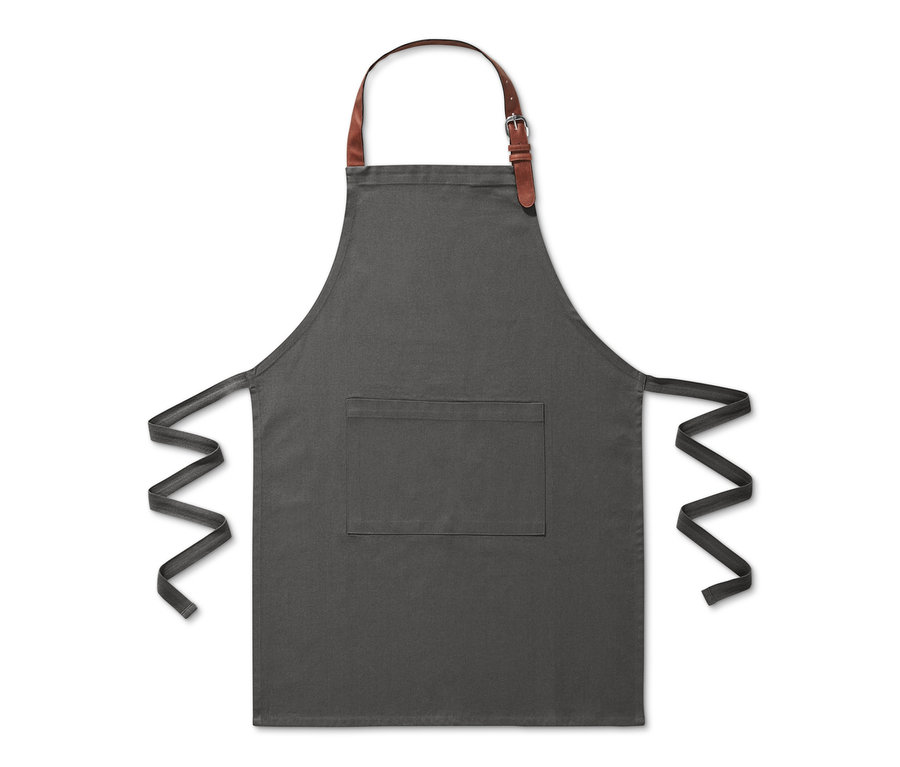 Šedá kuchyňská zástěra s koženým páskem a kapsou.