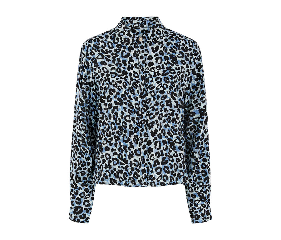 Modro-černá košilová halenka s leopardím vzorem.