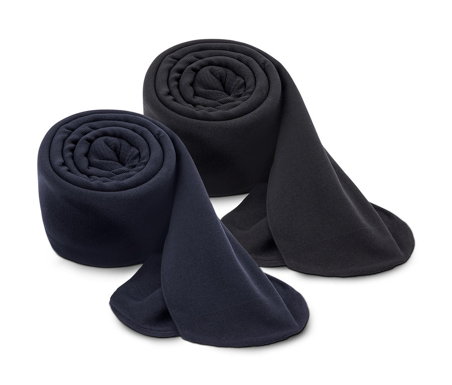 Dvoje srolované neprůhledné punčochové kalhoty.