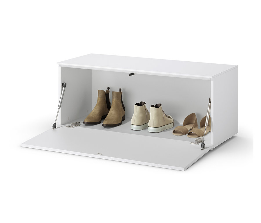 V otevřené bílé lavici cca 100 cm jsou boty.