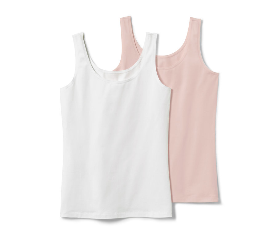 Dvě tílka: bílé a růžové.