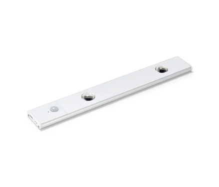 Bílé LED dobíjecí multifunkční svítidlo leží na bílém pozadí.