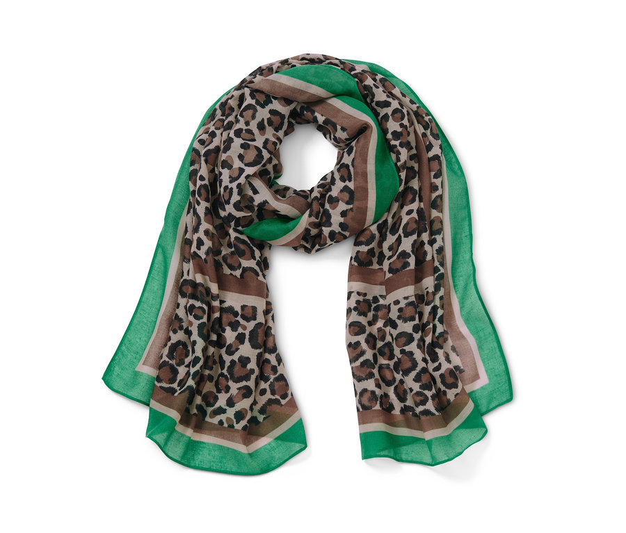 Barevný šátek s leopardím potiskem a zeleným lemem.