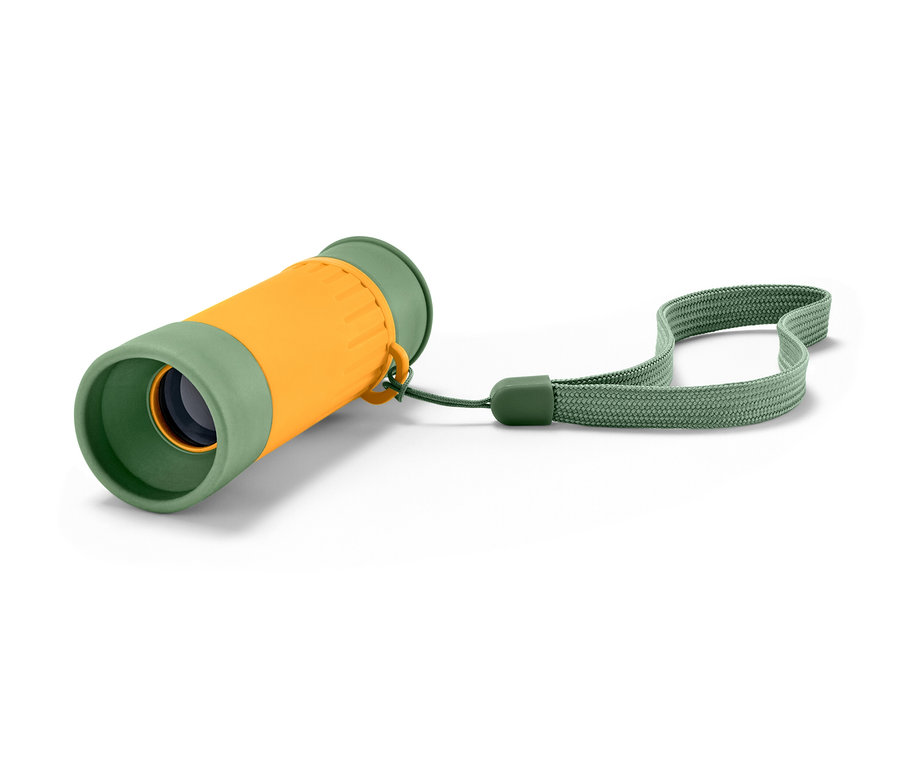 Žluto-zelený dalekohled s páskem leží na bílém pozadí.