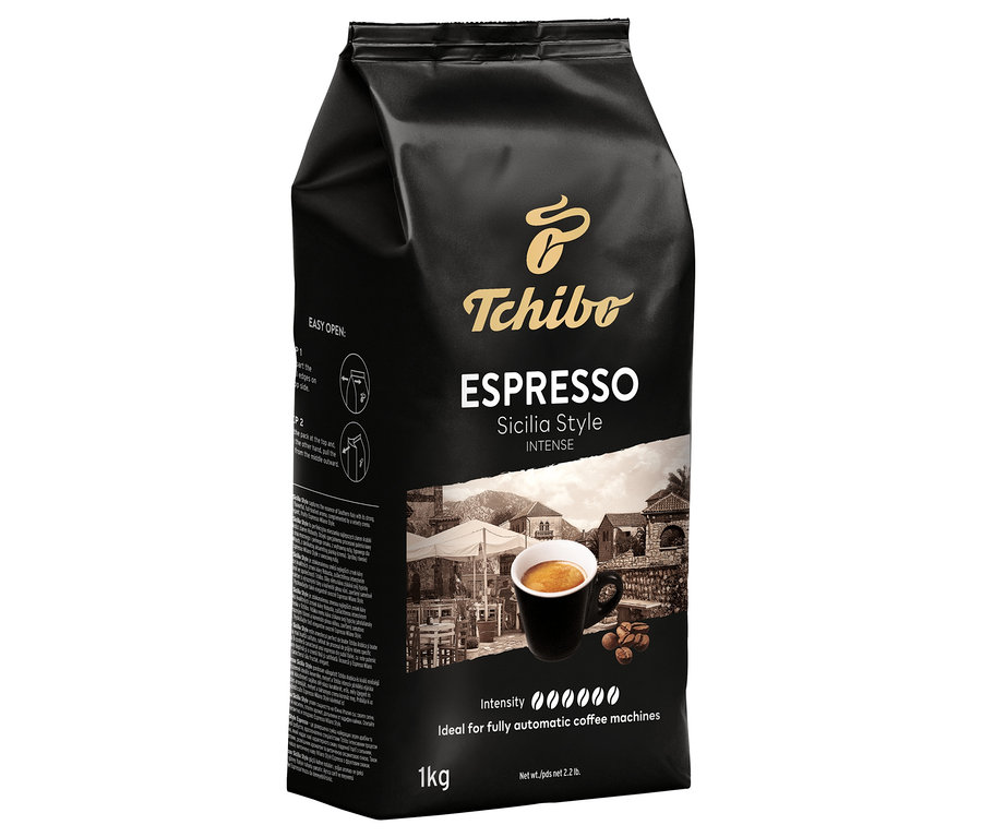 Černé balení zrnkové kávy Tchibo Espresso Sicilia Style o hmotnosti 1 kg.