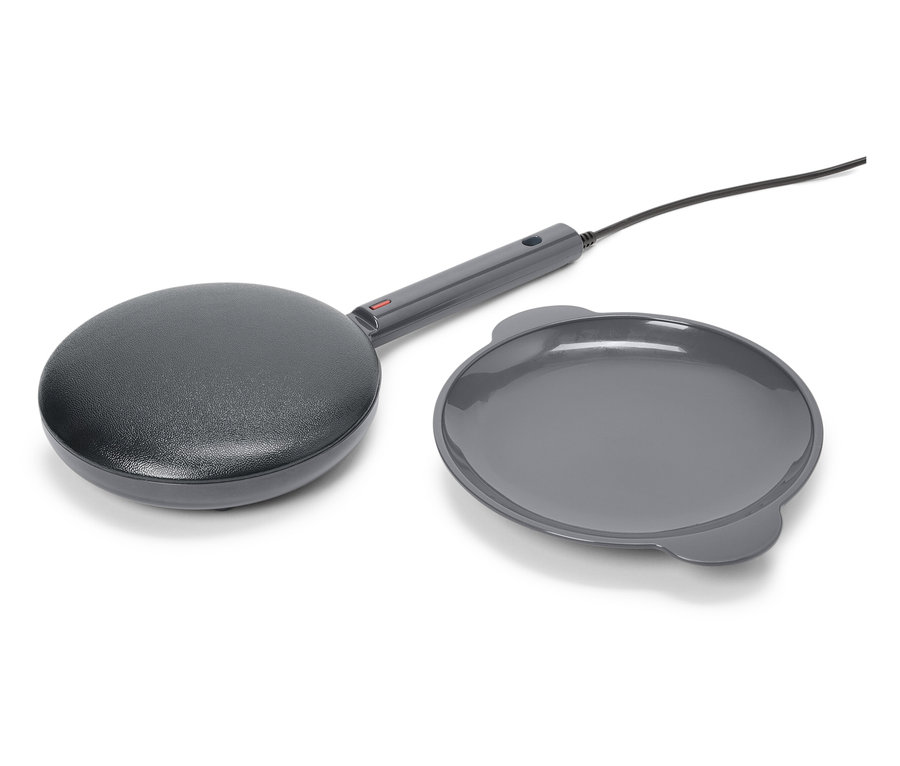 Šedý mini palačinkovač se šedou deskou na bílém pozadí.