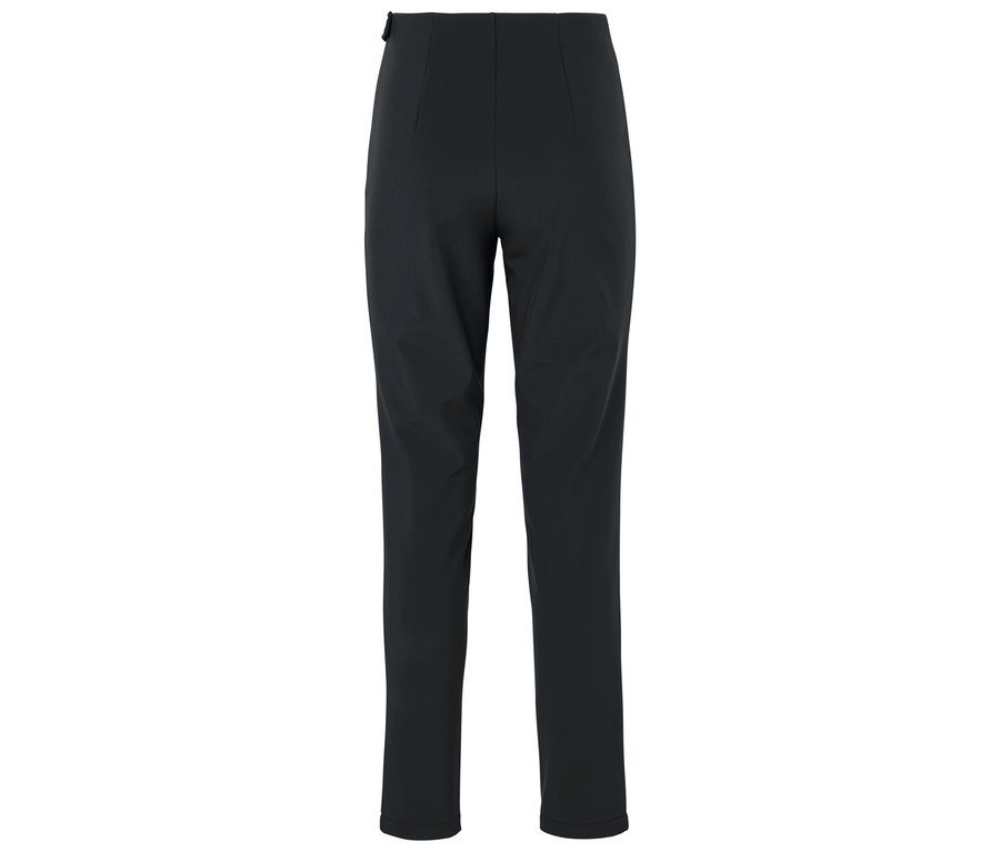 Černé kalhoty na bílém pozadí.