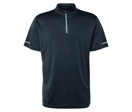 Detailní záběr na tmavě modrý cyklistický trikot s krátkým zipem a reflexními pruhy na rukávech.