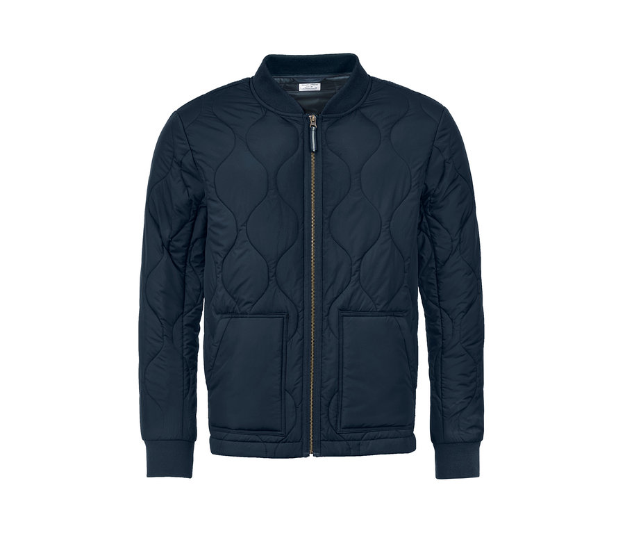 Tmavě modrá prošívaná bunda s  dlouhým rukávem a zipem uprostřed.