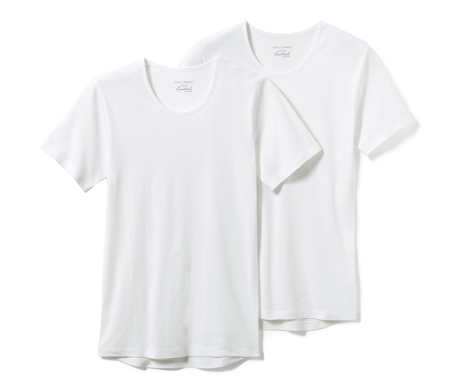 Dvě bílá trička z jemně žebrované pleteniny.