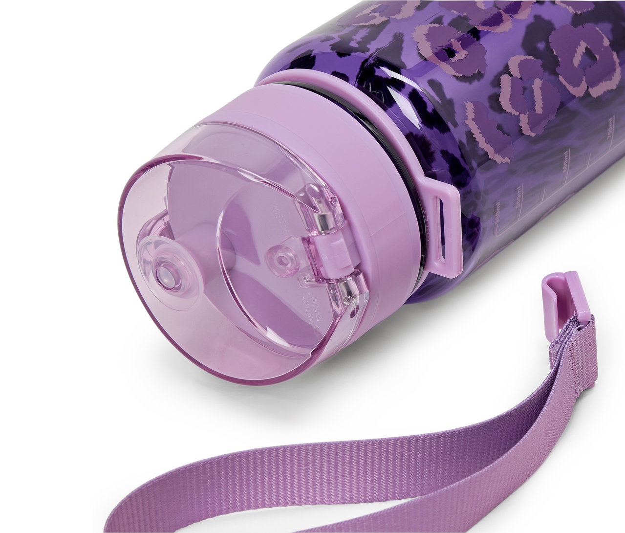 Detail fialové lahve na vodu se zvířecím potiskem.