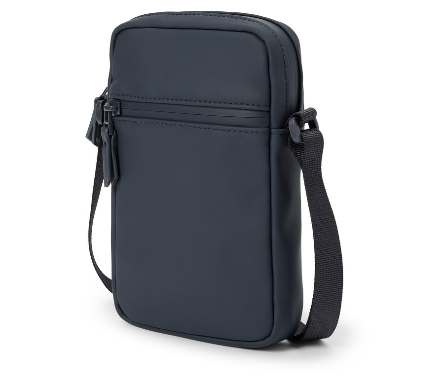 Tmavě modrá taška s popruhem přes rameno, zipem a hladkým povrchem.