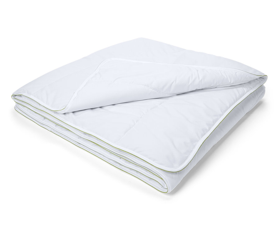 Skládaná bílá prošívaná přikrývka irisette® greenline s aktivním uhlím Dacron®.