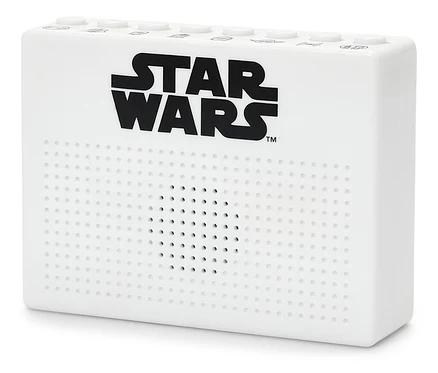 Bílý reproduktor s logem Star Wars na přední straně.