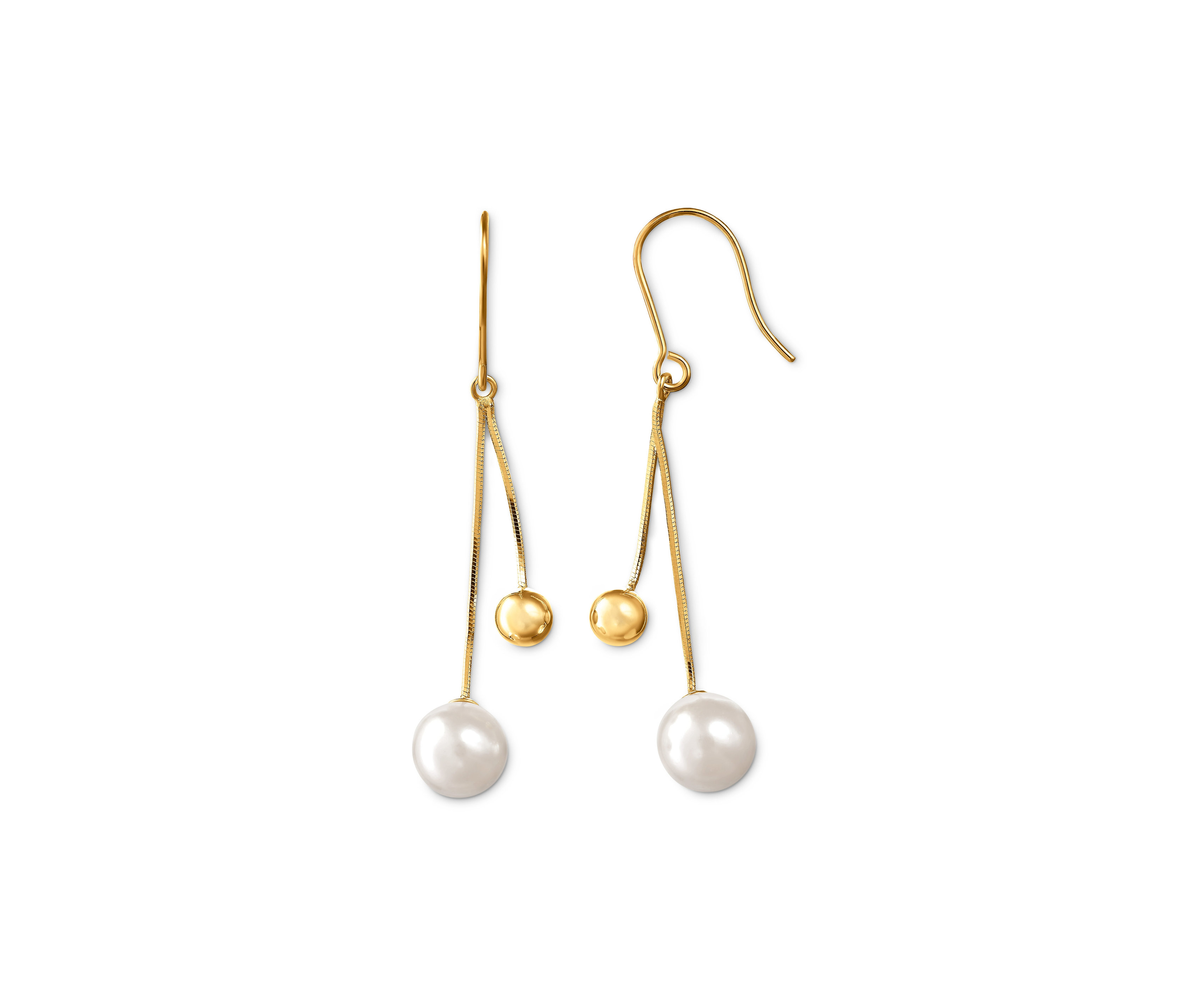 Dvoje zlaté náušnice s perlou z lasturového jádra.