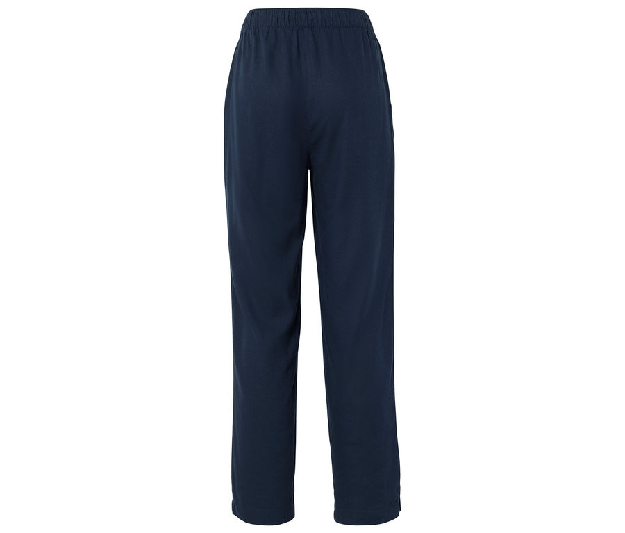 Tmavě modré dlouhé kalhoty s elastickým pasem, focené zezadu.